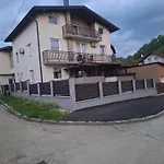 Villas Апартаменты Високо