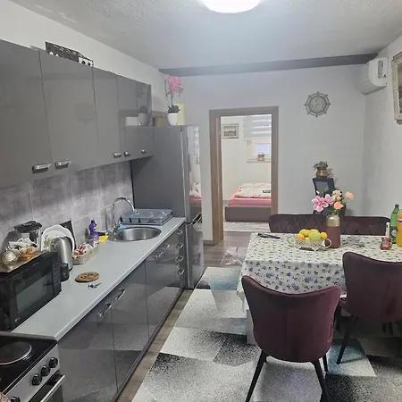 Villas Високо